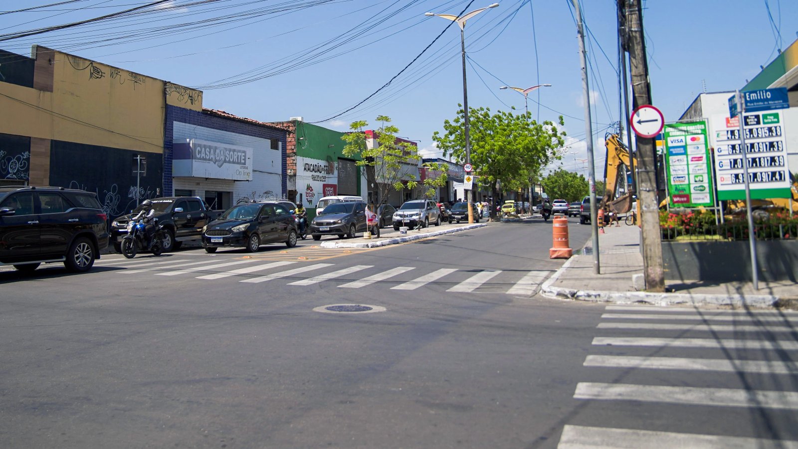 Cruzamento das ruas José Torres e Emílio de Menezes
